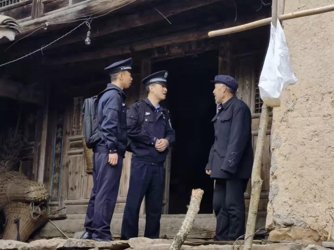 “小小背包”竟能解决基层警务大问题，快来看看这里都有啥